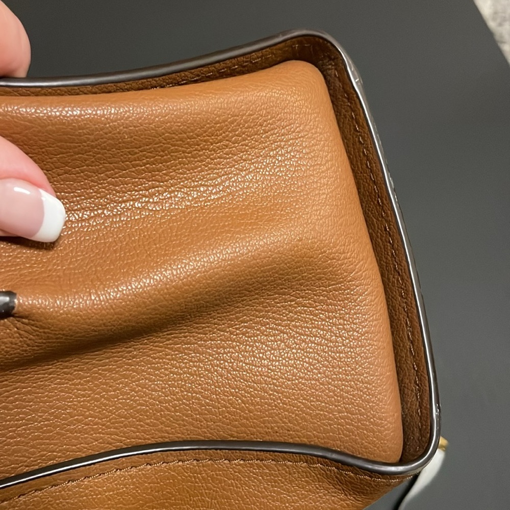 Micheal kors handbag/ crossbody - Picture 12 of 16